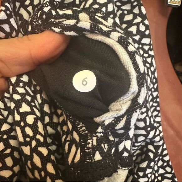 Lululemon Women's Wunder Under Crop (Hi-Rise) Miss Mosaic Black Size 6 Stretch - Picture 8 of 9